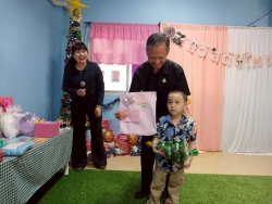 LINE_ALBUM_กิจกรรมทำบุญส่งท้ายปีเก่า ศพด_30 ธ_ค_ 68_260105_26.jpg - ศูนย์พัฒนาเด็กเล็กเทศบาลตำบลสันป่าตอง จัดโครงการเรียนรู้สู่โลกกว้าง อนุบาลวัยใส(กิจกรรมทำบุญส่งท้ายปีเก่าต้อนรับปีใหม่) | https://www.sanpatong.go.th